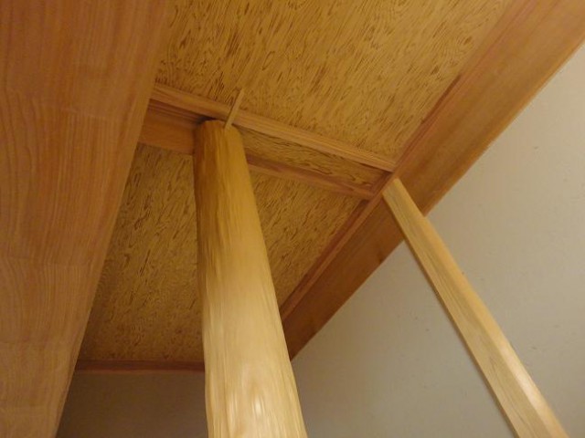 込み栓を抜いて簡単に取替えが出来るように加工がされています。