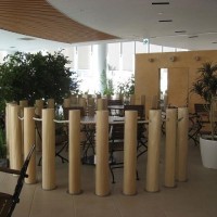 磨丸太を使用した社員食堂